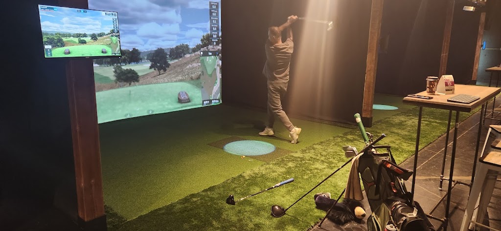 The Mad Hitter Indoor Golf Lounge | 300 Market Dr, Milton, ON L9T 5A4, Canada | Phone: (289) 298-2977