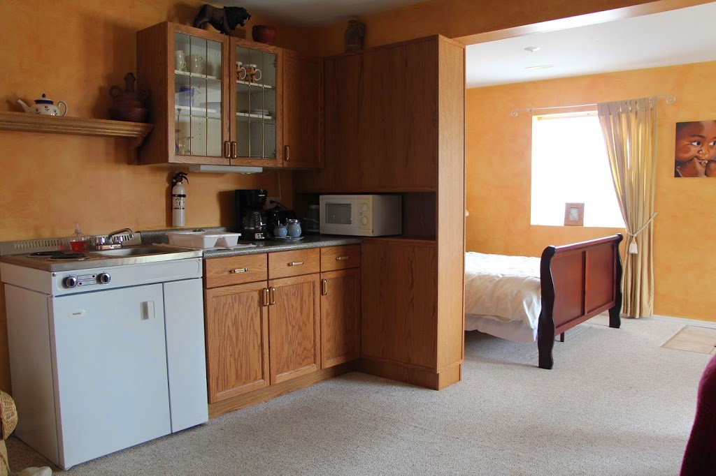 Selah Retreat Bed and Breakfast | 2847 Walsh Rd, Sorrento, BC V0E 2W1, Canada | Phone: (250) 434-4565