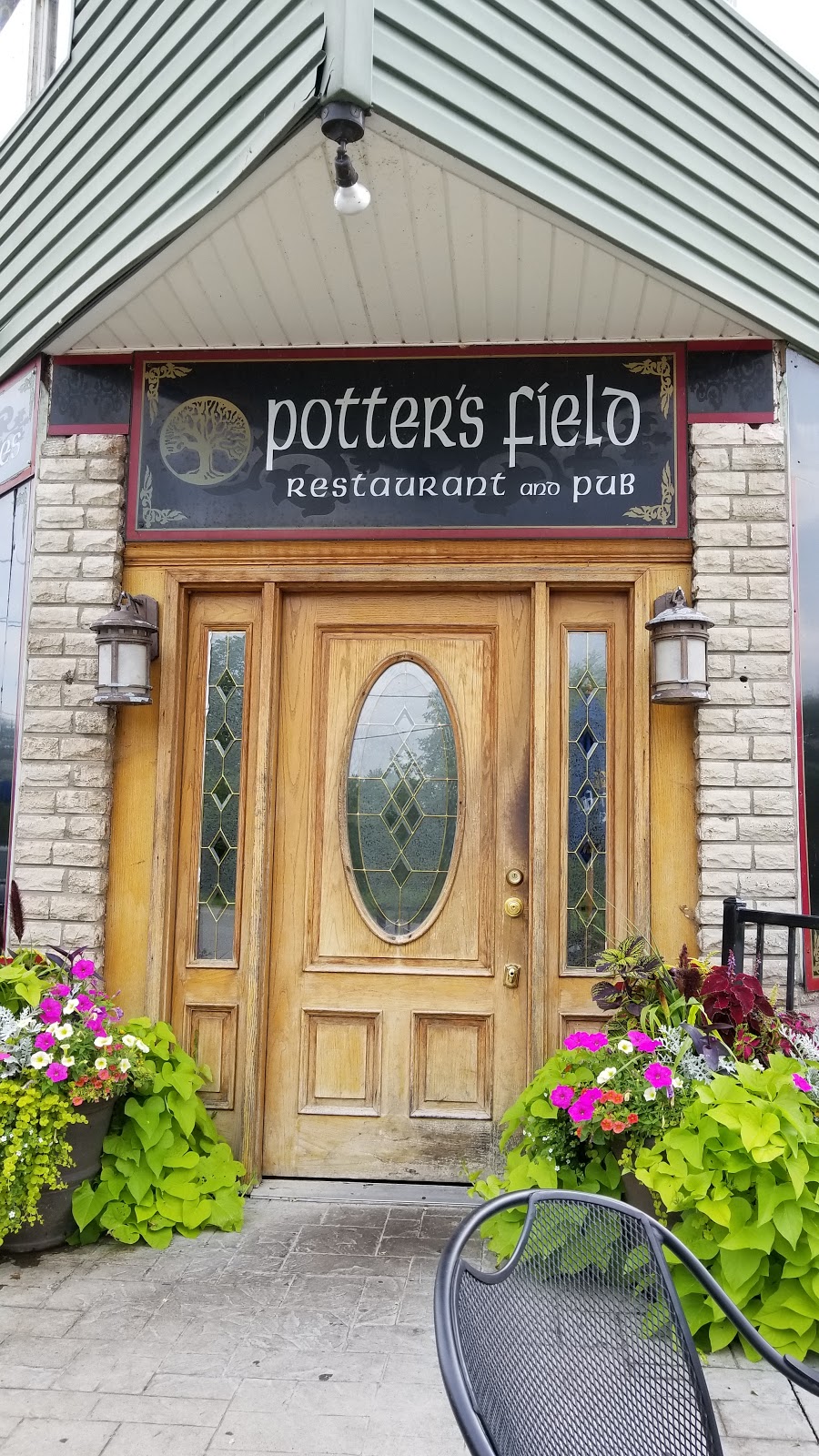 Potters Field Restaurant & Pub | 425 Potters Rd, Buffalo, NY 14220, USA | Phone: (716) 824-1353