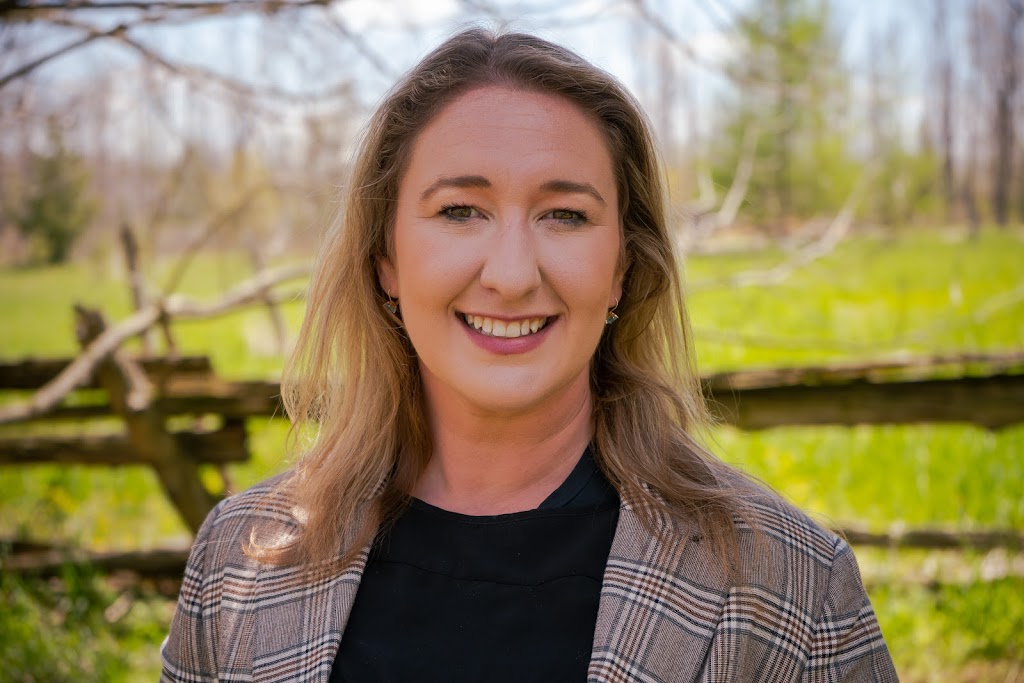 Laura Cross - Real Estate Sales Representative | 900 10th St W, Owen Sound, ON N4K 5R9, Canada | Phone: (519) 317-9686