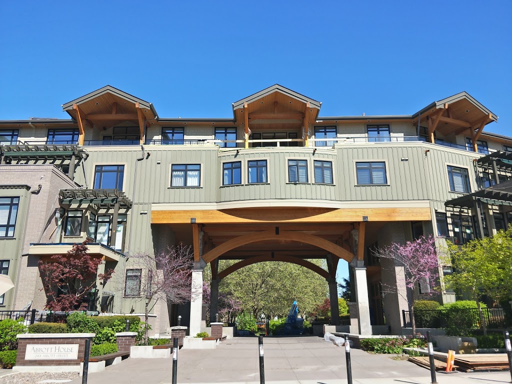 Kelowna Boats | 457 West Ave, Kelowna, BC V1Y, Canada | Phone: (778) 760-1663