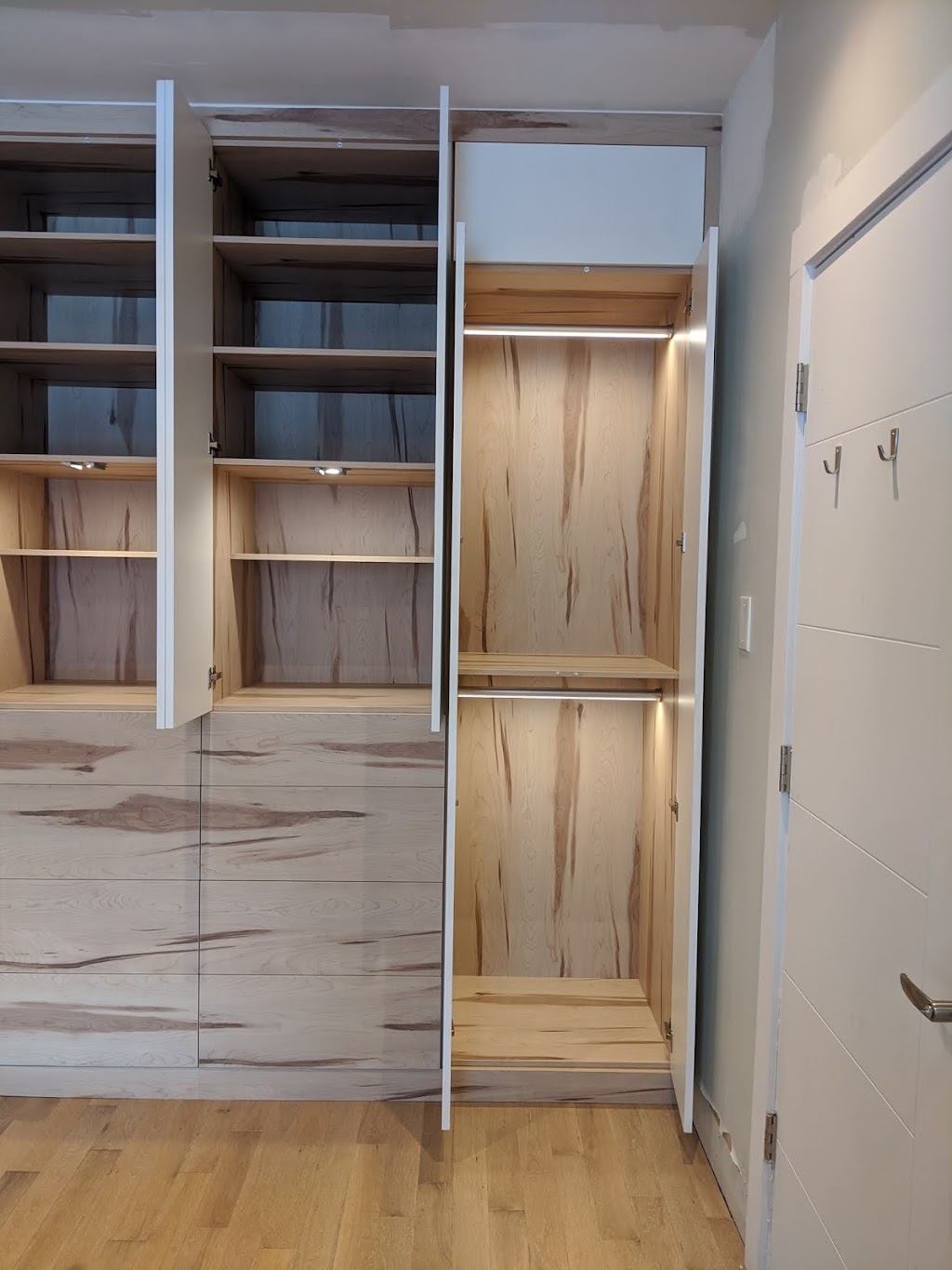 Glenn Robertson Design Closets Montreal | 581 Av. Lépine, Dorval, QC H9P 2R2, Canada | Phone: (514) 633-8218