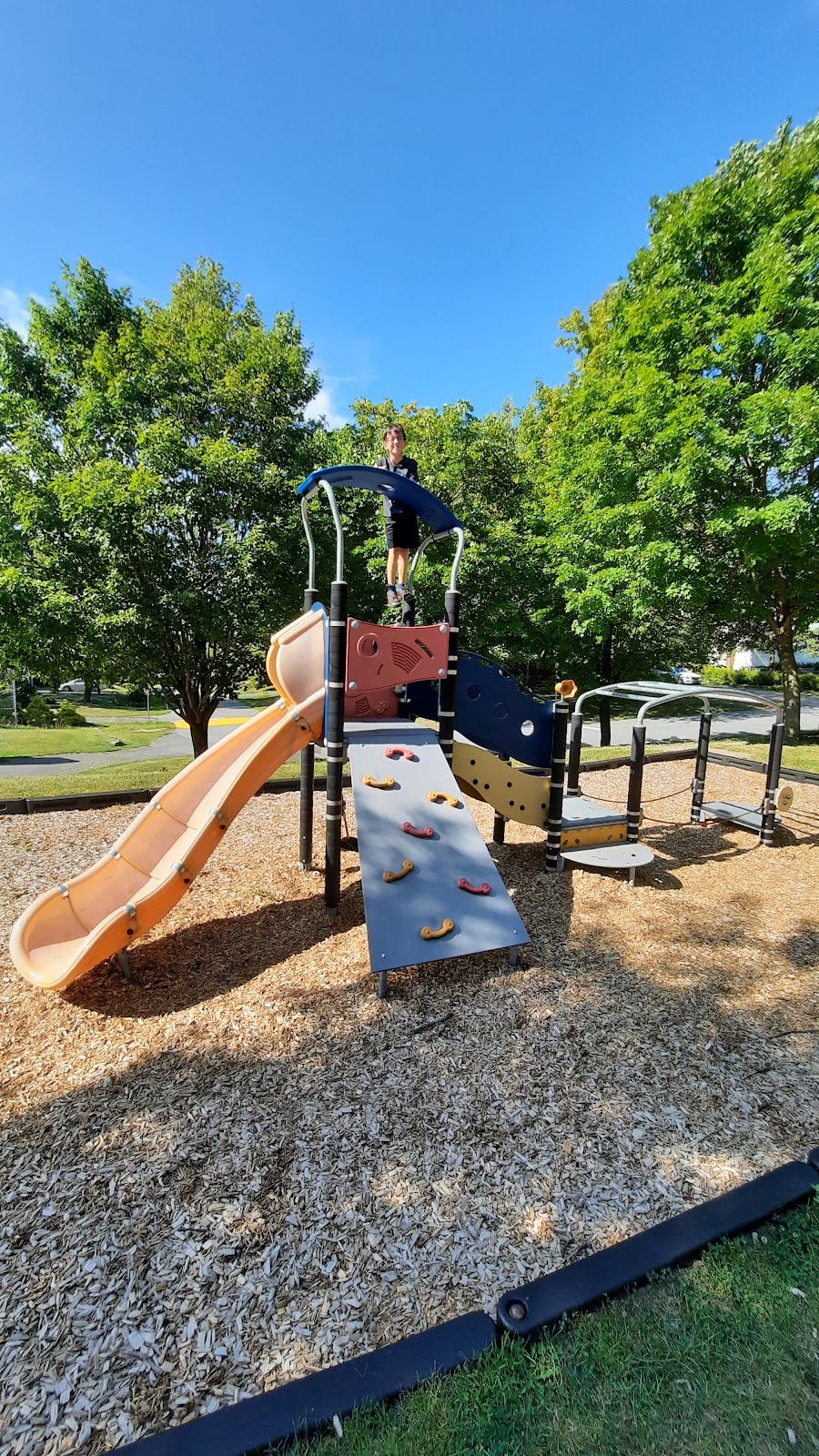 Parc Beaujeu | 580 Rue de Beaujeu, Mont-Saint-Hilaire, QC J3H 3E5, Canada | Phone: (450) 467-2854 ext. 2245
