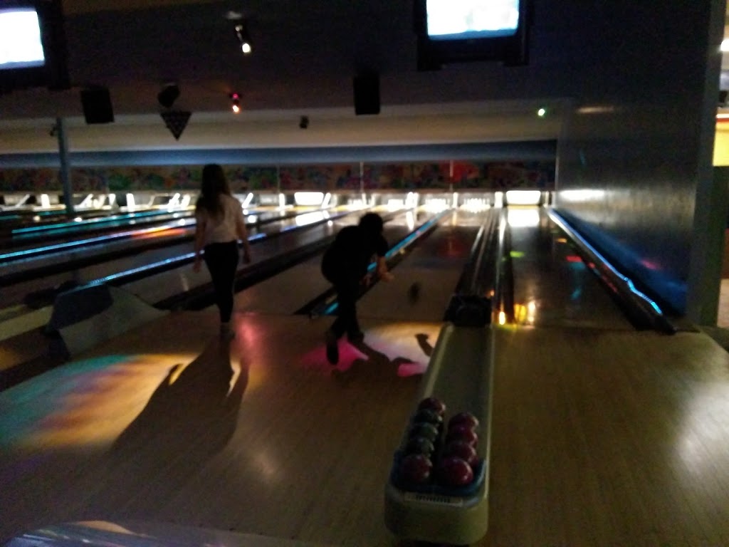 G Plus Bowling | 1277 Boulevard Shevchenko, LaSalle, QC H8N 1N8, Canada | Phone: (514) 366-5105