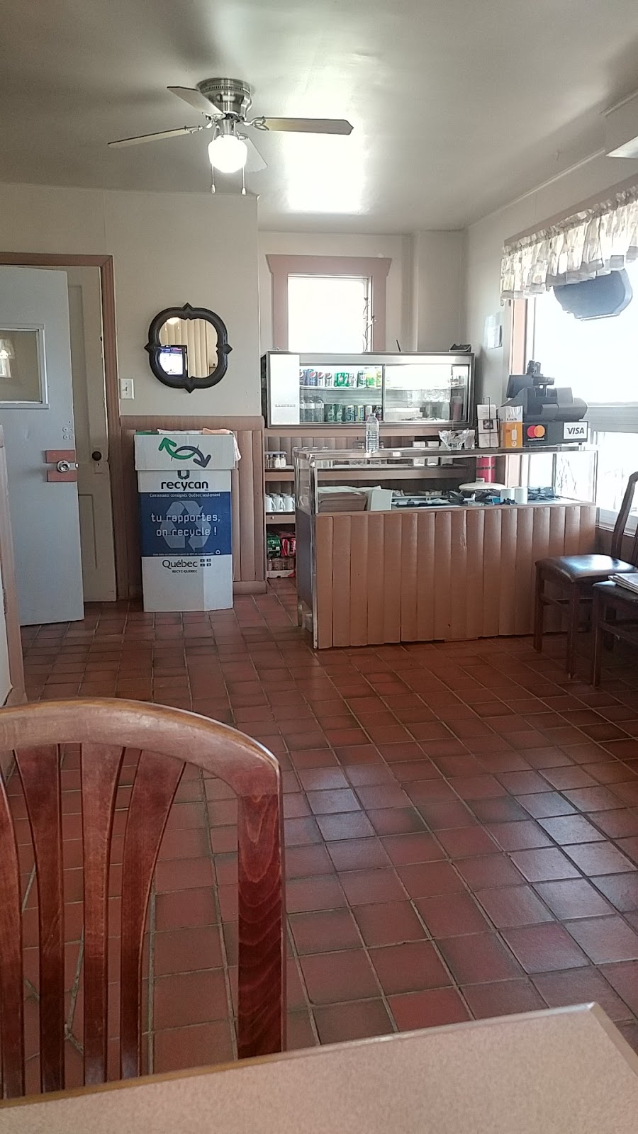 Au Resto de lHôtel | 1237 Chemin de la 3 Concession, Saint-Georges-de-Clarenceville, QC J0J 1B0, Canada | Phone: (450) 210-4077