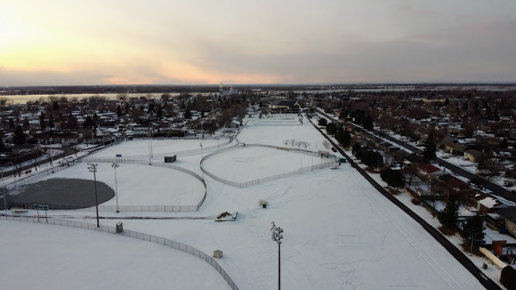 Pavillon parc du Pré-Vert | 2003 Rue Jacques -Lemoyne, Varennes, QC J3X 1E4, Canada | Phone: (450) 652-9888