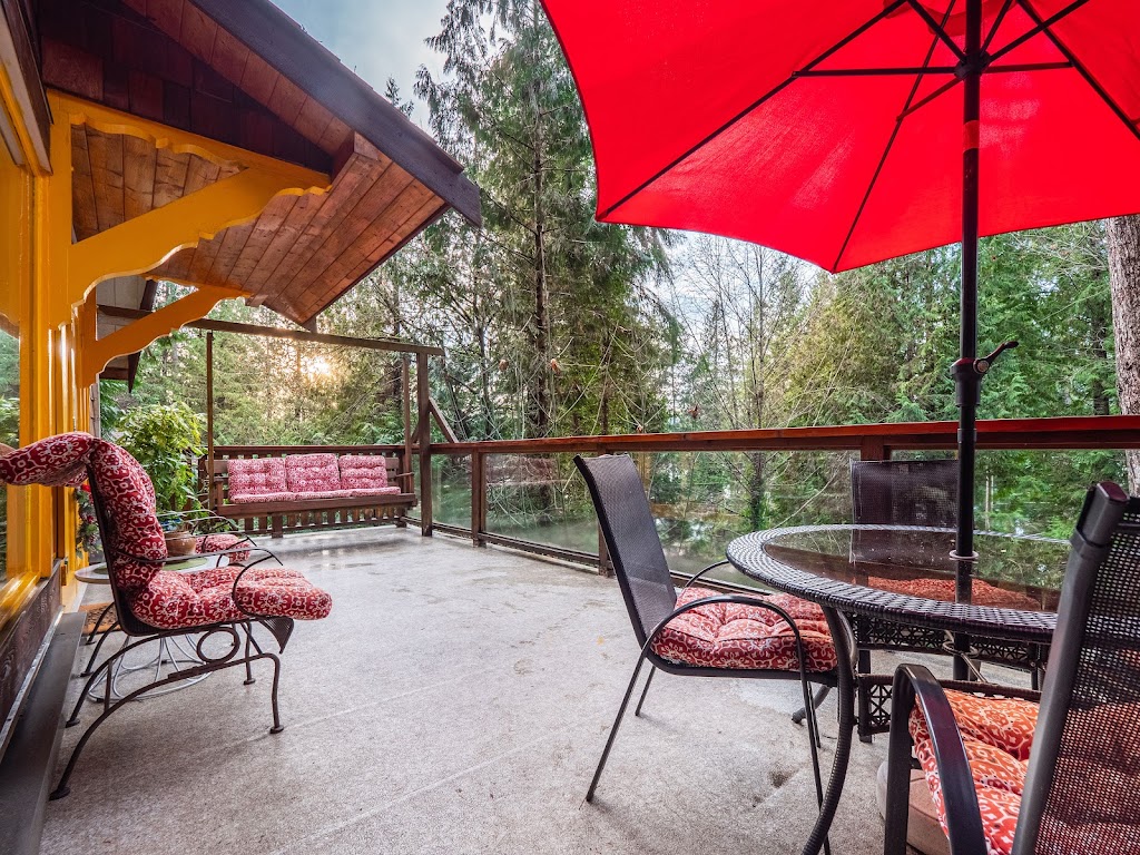 Treehouse Cottage | 7648 Sechelt Inlet Rd, Sechelt, BC V0N 3A4, Canada | Phone: (855) 458-3004