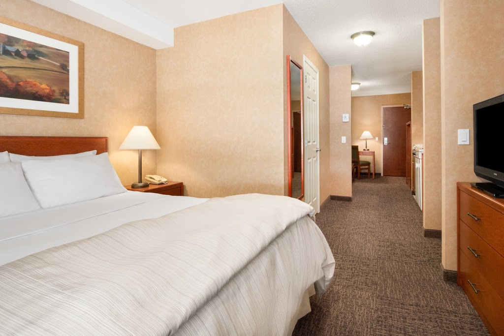 Days Inn & Suites by Wyndham Cochrane | 5 Westside Dr, Cochrane, AB T4C 1M1, Canada | Phone: (403) 932-5588