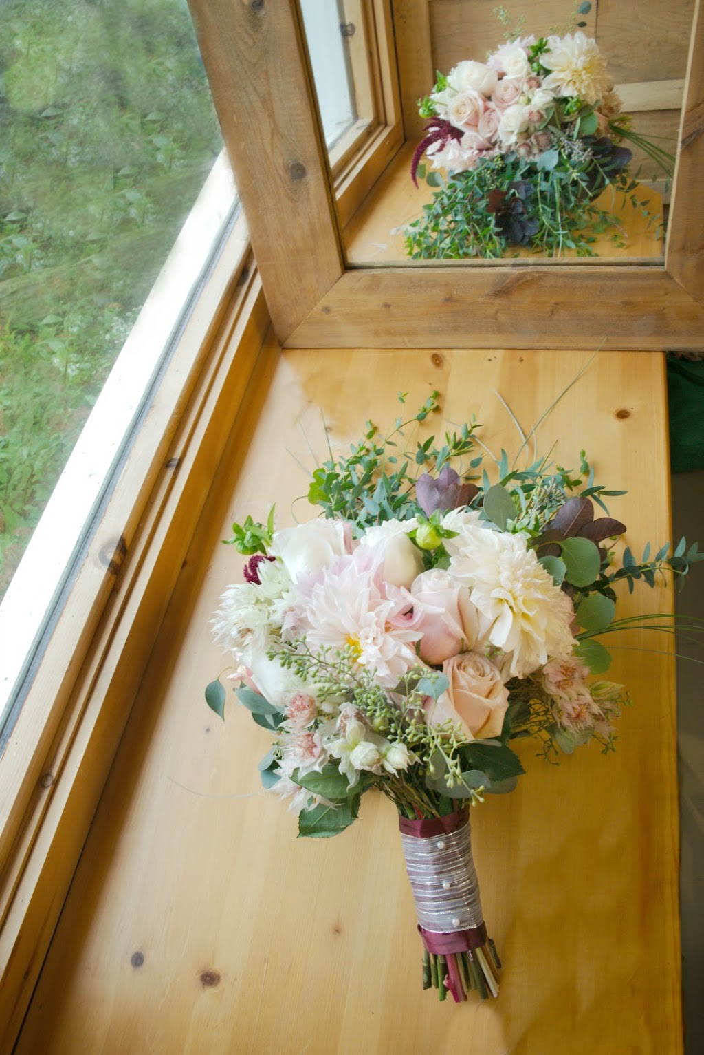 Es - Flowers and Gifts by Design | 6025 ON-542, Mindemoya, ON P0P 1S0, Canada | Phone: (705) 603-0715