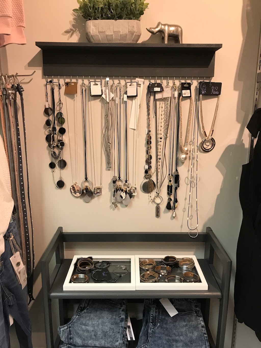 Boutique Action | 2020 Bd René-Gaultier, Varennes, QC J3X 1N9, Canada | Phone: (450) 652-2763