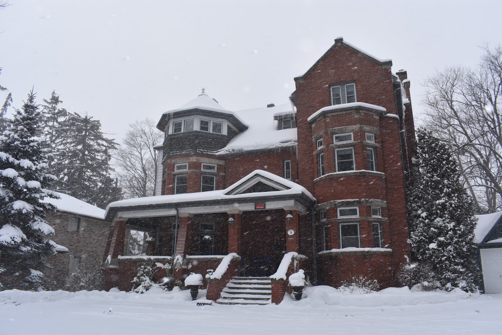 Agincourt Manor | 78 John St N, Stratford, ON N5A 6K7, Canada | Phone: (519) 272-1144