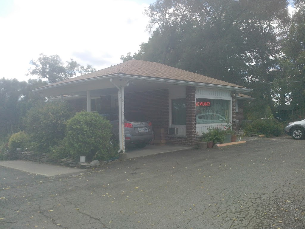 Bayside Motel | 554 Old Highway 2, Trenton, ON K8V 5P5, Canada | Phone: (613) 392-9281