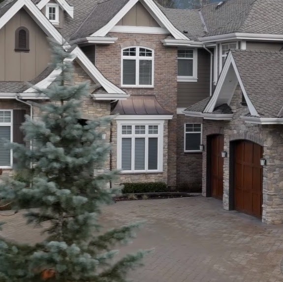 Aboutowne Roofing | 253 Margaret Dr, Oakville, ON L6K 2W3, Canada | Phone: (905) 330-8585