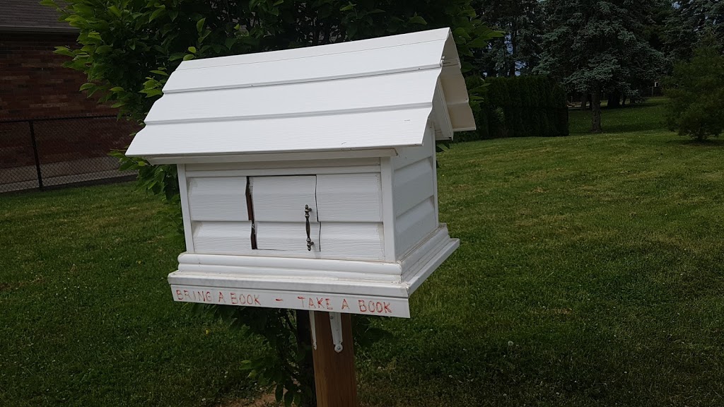 Tiny Free Library | Unnamed Road, Grimsby, ON L3M 5S8, Canada