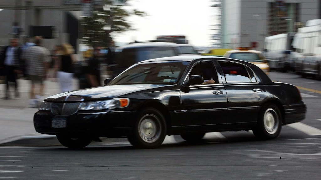 Ruths limo | 833 Scott Blvd, Milton, ON L9T 2C9, Canada | Phone: (647) 983-9419