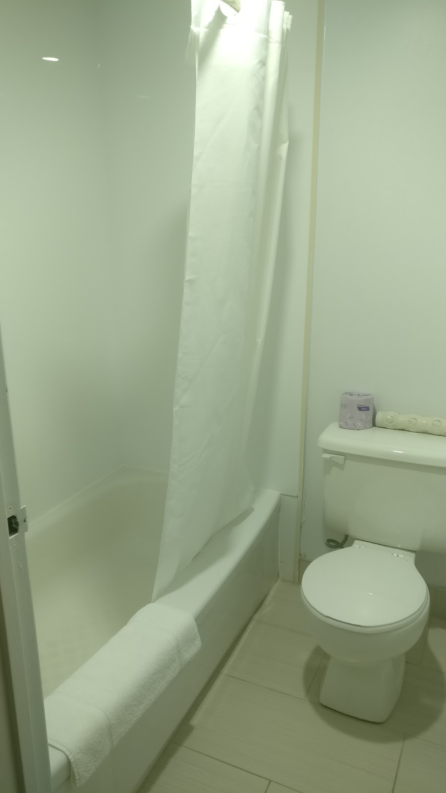 Angus Inn Motel | 168 Mill St, Angus, ON L0M 1B2, Canada | Phone: (705) 424-7777