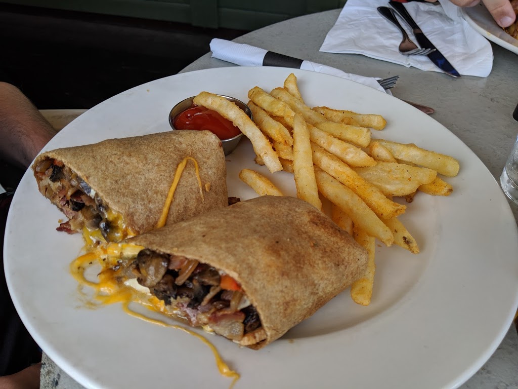 Jakes at the Lake | 109 S Shore Rd, Lake Cowichan, BC V0R 2G0, Canada | Phone: (250) 932-2221