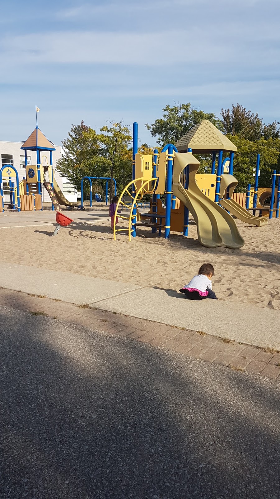 French Royalist Park | Rollinghill Rd, Richmond Hill, ON L4E 4C7, Canada | Phone: (905) 771-8800