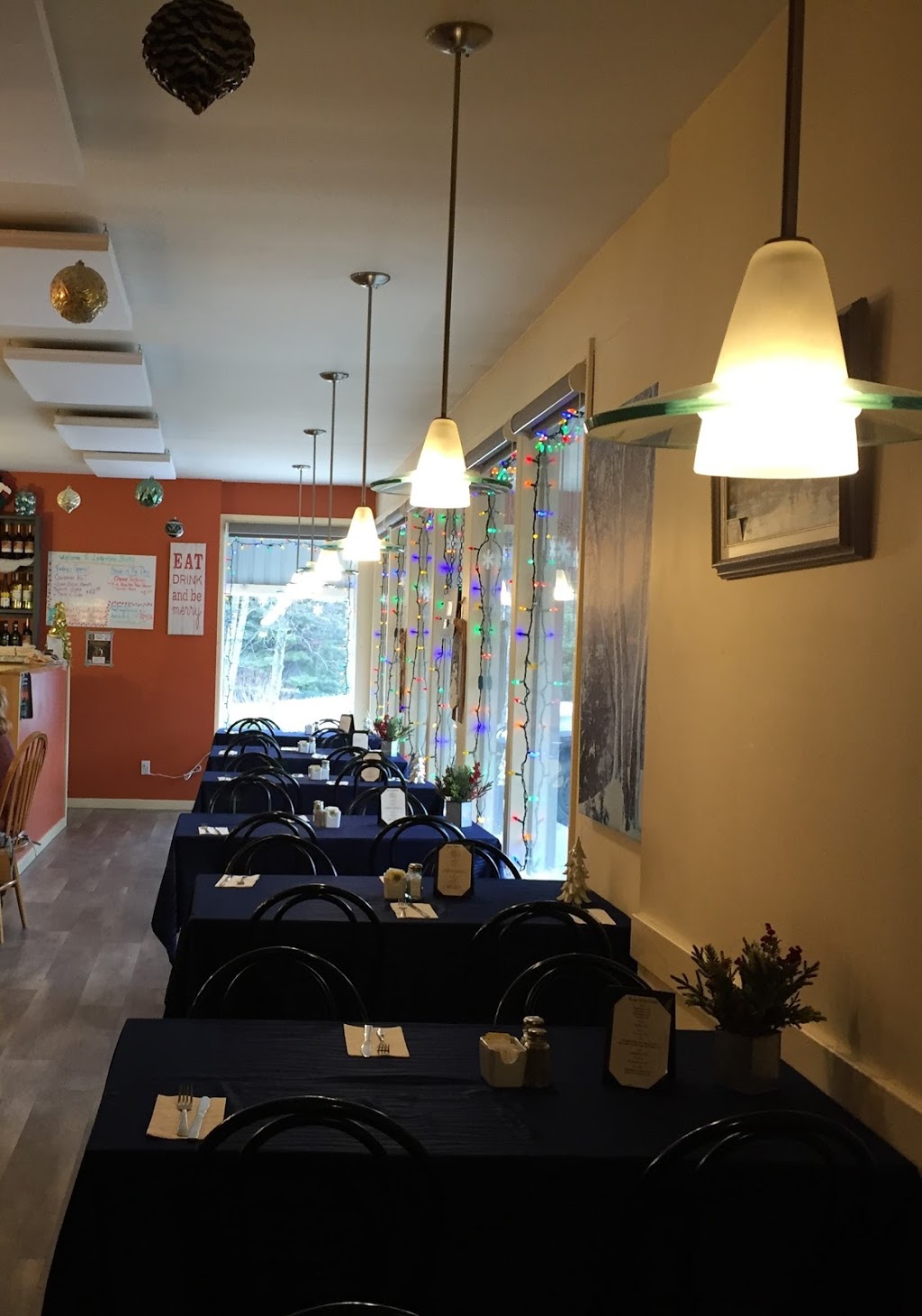 Crystal Beach Restaurant | 2001 Lakeshore Dr E, Shuniah, ON P7A 0L4, Canada | Phone: (807) 983-3772