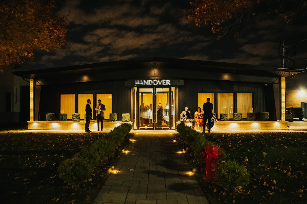 Le Andover | 5870 Av. Andover, Mont-Royal, QC H4T 1H4, Canada | Phone: (514) 344-3936