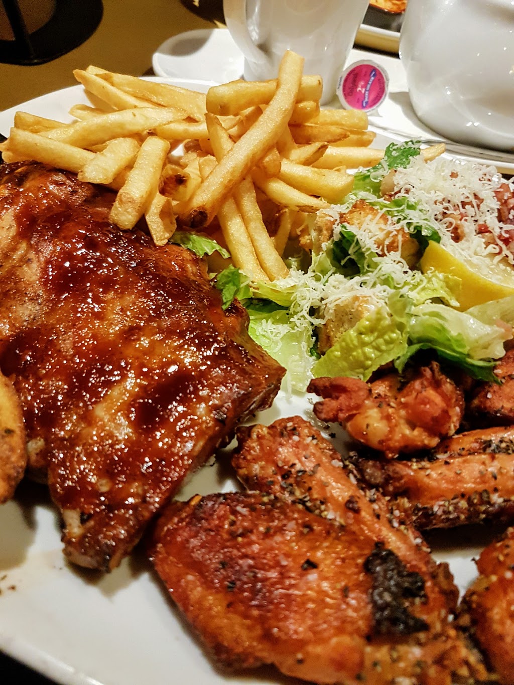 Boston Pizza | 1475 Henderson Hwy, Winnipeg, MB R2N 1N3, Canada | Phone: (204) 925-4114