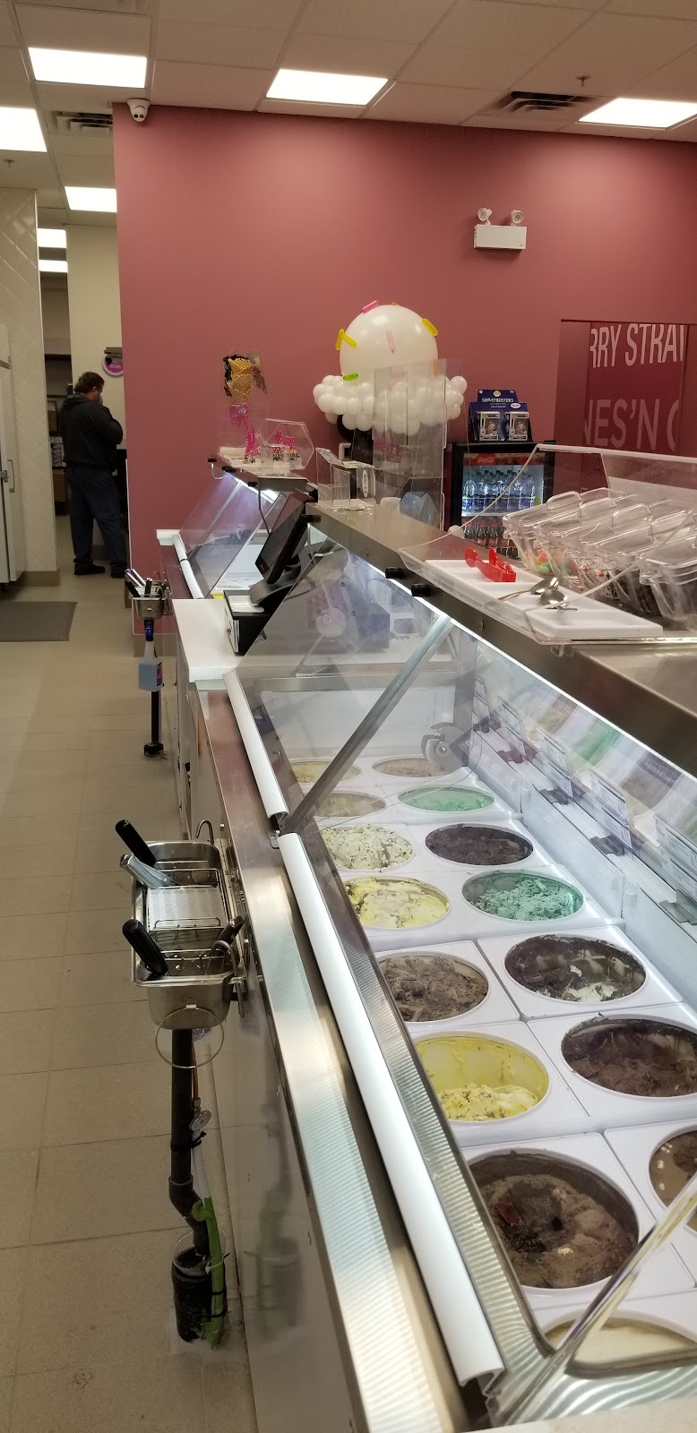 Baskin Robbins | 2620 Simcoe St N, Oshawa, ON L1L 0R1, Canada | Phone: (905) 404-9811