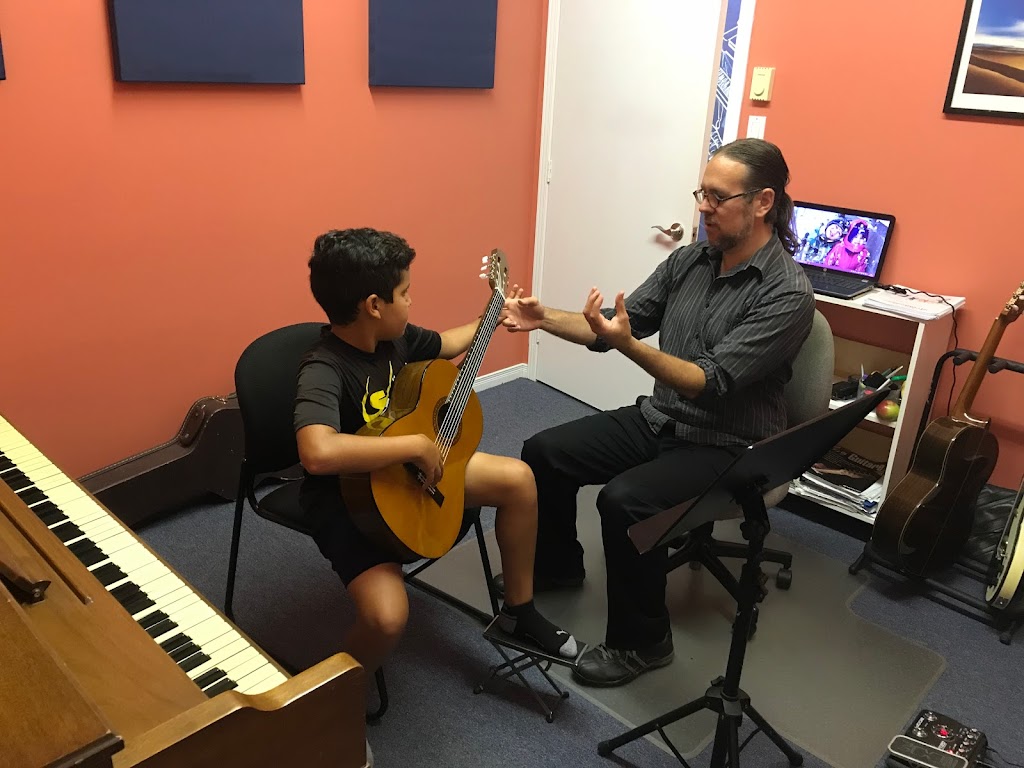 Académie Le Troubadour (Centre-ville) | 114 Rue de la Cathédrale, Sherbrooke, QC J1H 4M1, Canada | Phone: (819) 791-5777