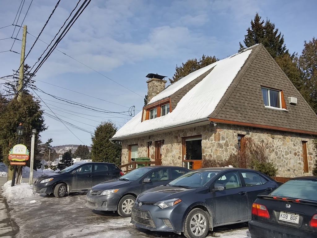 CPE Main dans la Main | 41 Av. de lÉglise, Saint-Sauveur, QC J0R 1R0, Canada | Phone: (450) 227-9409