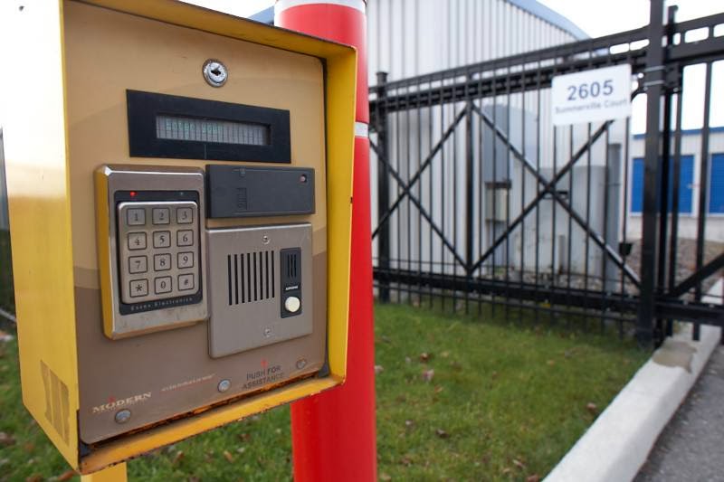 Mississauga Etobicoke Storage | 2545 Summerville Ct, Mississauga, ON L4X 0A2, Canada | Phone: (905) 272-1888