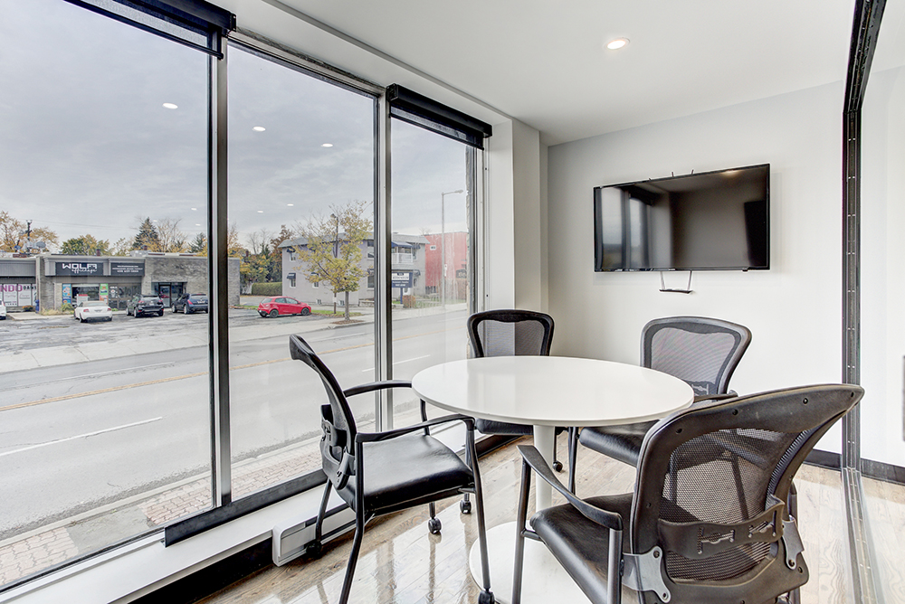 Location Bureau Laval | 1811 Boulevard des Laurentides, Laval, QC H7M 2P7, Canada | Phone: (438) 373-9263