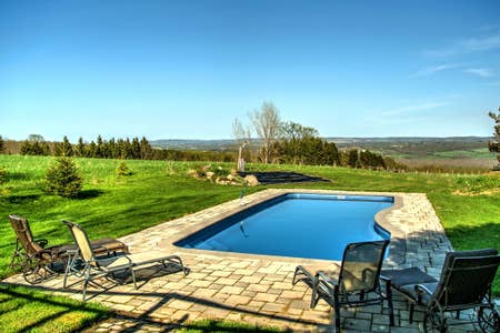 H6 Farm | Grey County Rd 7, Meaford, ON N4L 1W7, Canada | Phone: (416) 450-1702