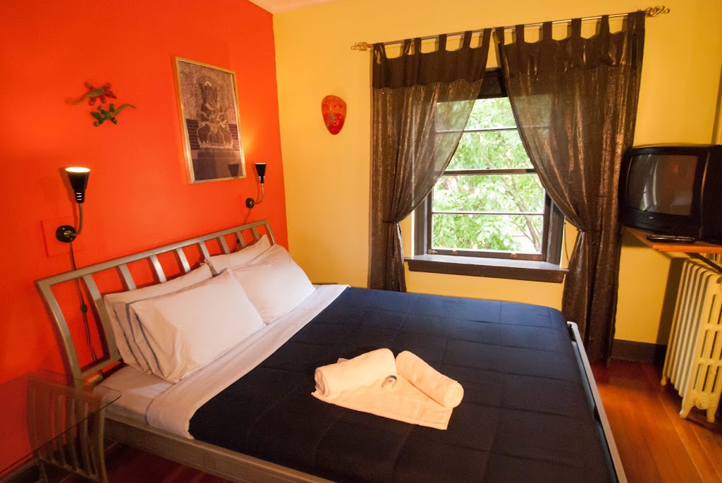 Ocean Island Inn Backpackers Suites | 791 Pandora Ave, Victoria, BC V8W 1N9, Canada | Phone: (250) 385-1789