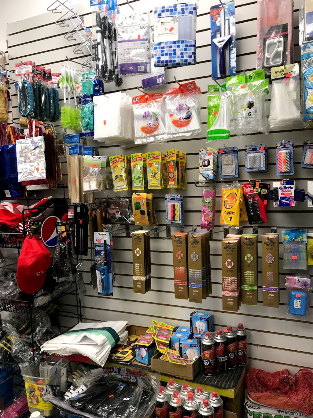 Warden Convenience | 2535 Warden Ave, Scarborough, ON M1W 2L6, Canada | Phone: (647) 351-1002