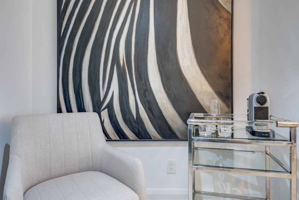 Avalon Suites Yorkville | 155 Yorkville Ave, Toronto, ON M5R 1C4, Canada | Phone: (416) 731-1372