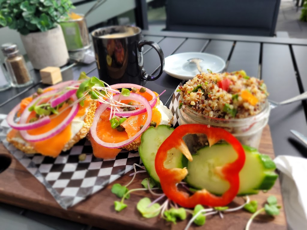 Station BAGEL & CAFÉ | 707 Chem. dOka, Deux-Montagnes, QC J7R 1L6, Canada | Phone: (450) 491-7942