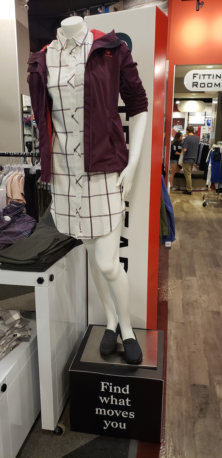 Sport Chek Oakville Place | 240 Leighland Ave Unit 144, Oakville, ON L6H 3H6, Canada | Phone: (905) 337-2459