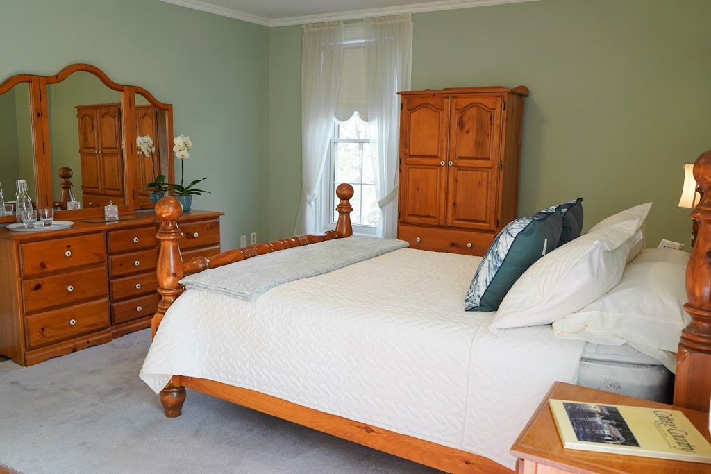 Waterside Inn | 59 Church St, Gananoque, ON K7G 2M9, Canada | Phone: (613) 449-8832