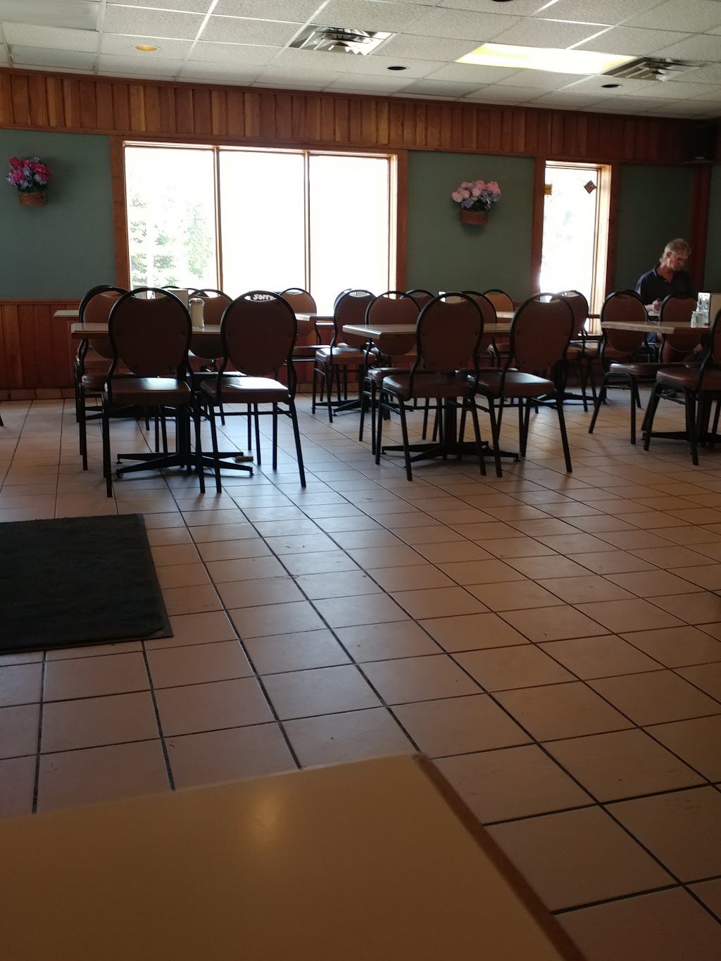 Village Pizza | 22519 Adelaide Rd, Mount Brydges, ON N0L 1W0, Canada | Phone: (519) 264-1174