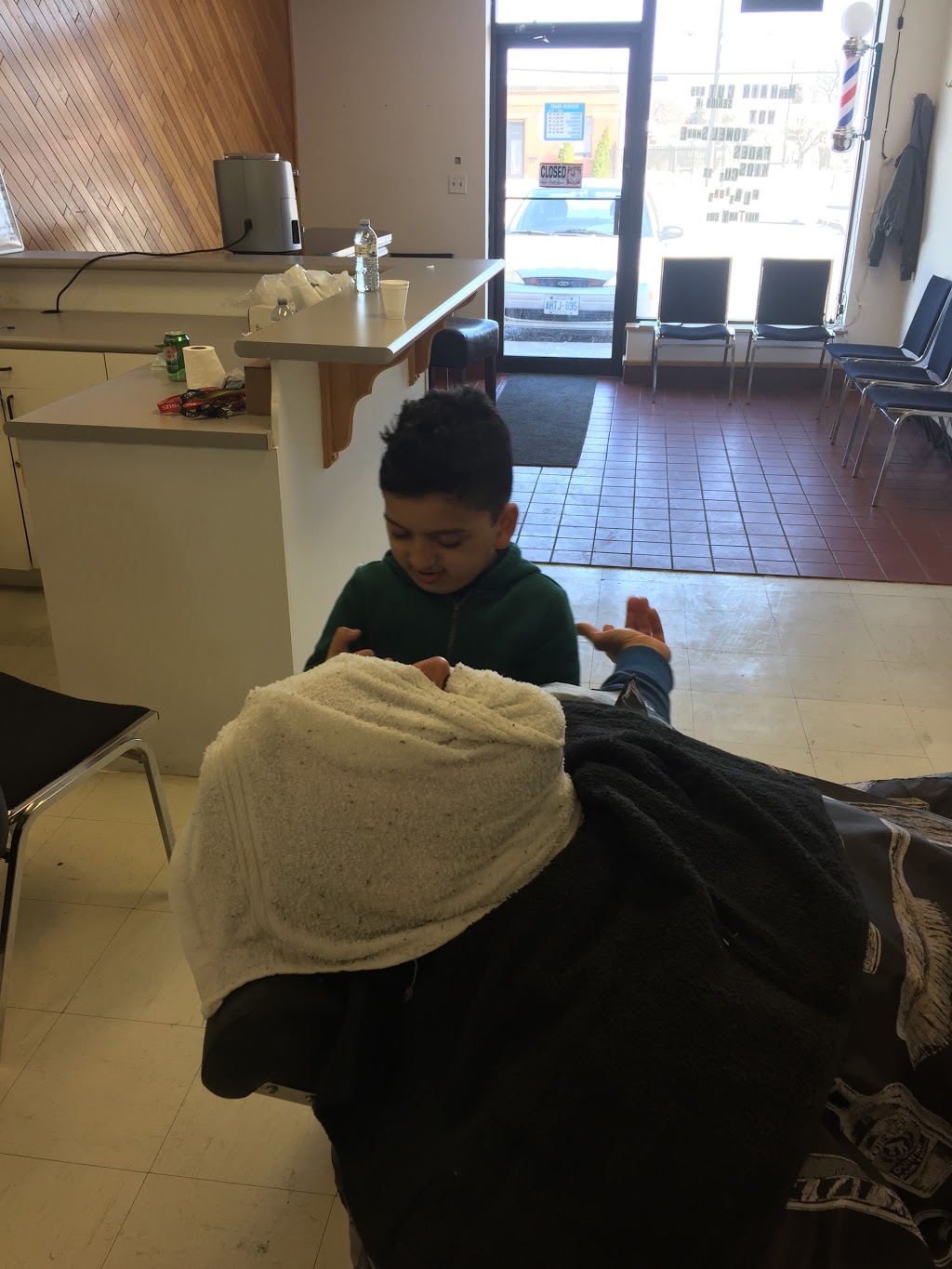 Gentlemen first barber shop | 1089 Lauzon Rd, Windsor, ON N8S 3M8, Canada | Phone: (519) 992-0082