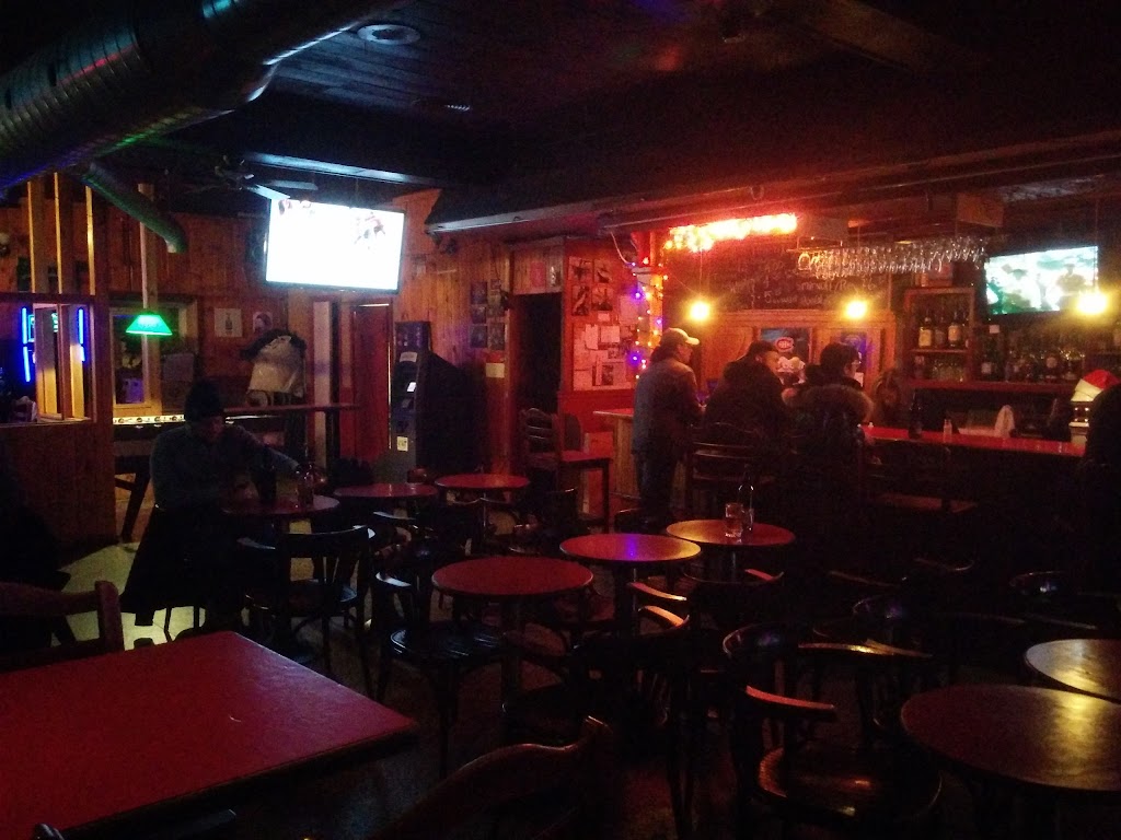 Taverne Bar La Remise Inc | 540 Rue Boucher, Montréal, QC H2J 3Z6, Canada | Phone: (514) 272-0206