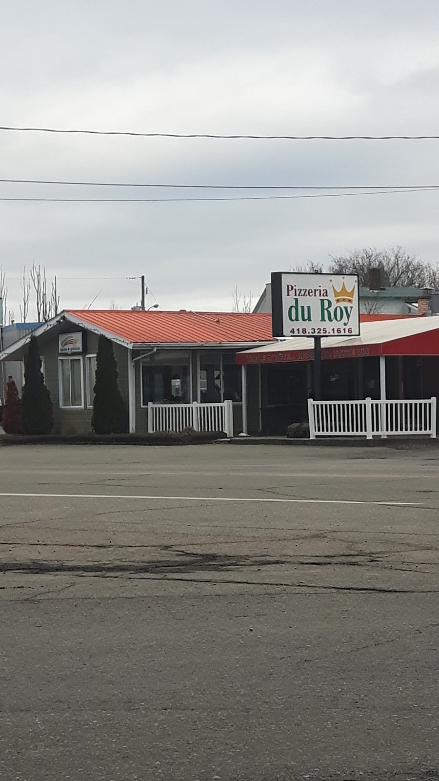 Pizzéria Du Roy | 330 Boulevard Lanaudière, Sainte-Anne-de-la-Pérade, QC G0X 2J0, Canada | Phone: (418) 325-1616
