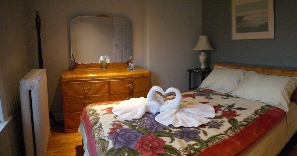 Rose Garden B&B | 1030 Bathurst St, Toronto, ON M5R 3G7, Canada | Phone: (416) 898-0746