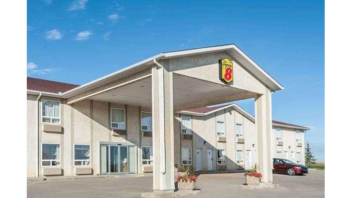 Super 8 by Wyndham Three Hills AB | 208 18 Ave N, Three Hills, AB T0M 2A0, Canada | Phone: (403) 443-8888