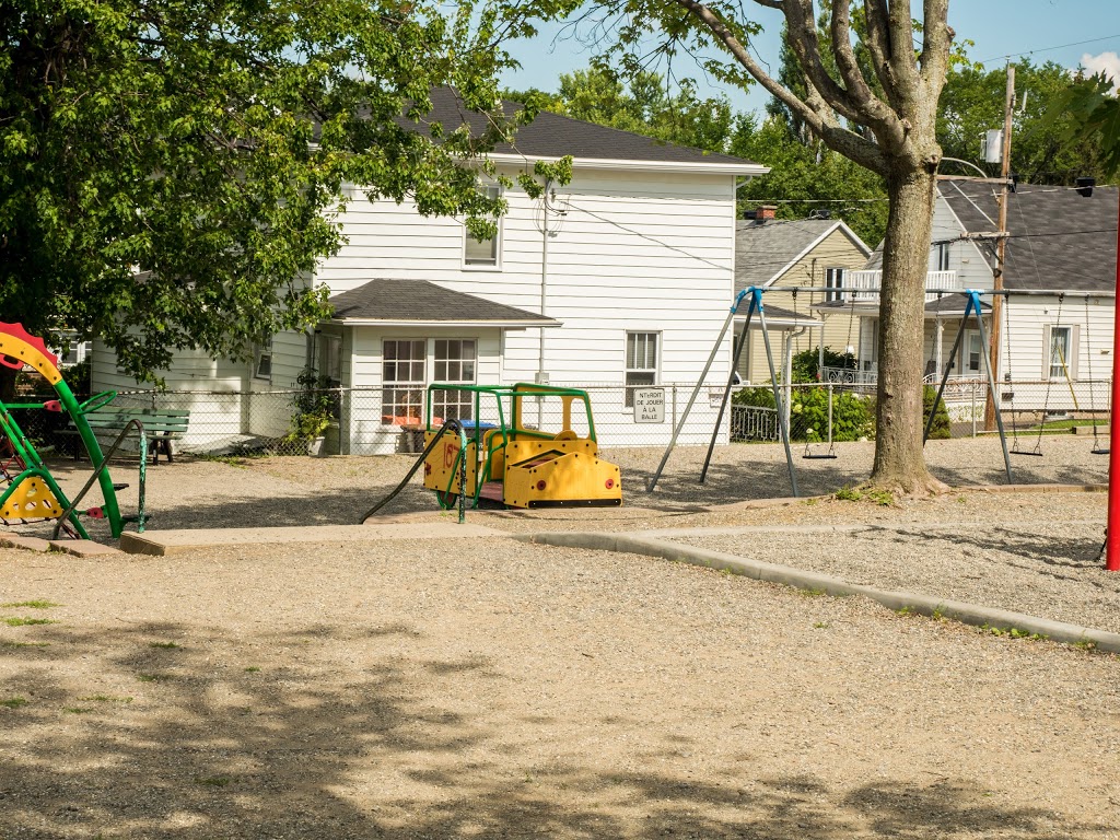 École Charles-Rodrigue | 5485 Rue Saint-Georges, Lévis, QC G6V 4M7, Canada | Phone: (418) 838-8571