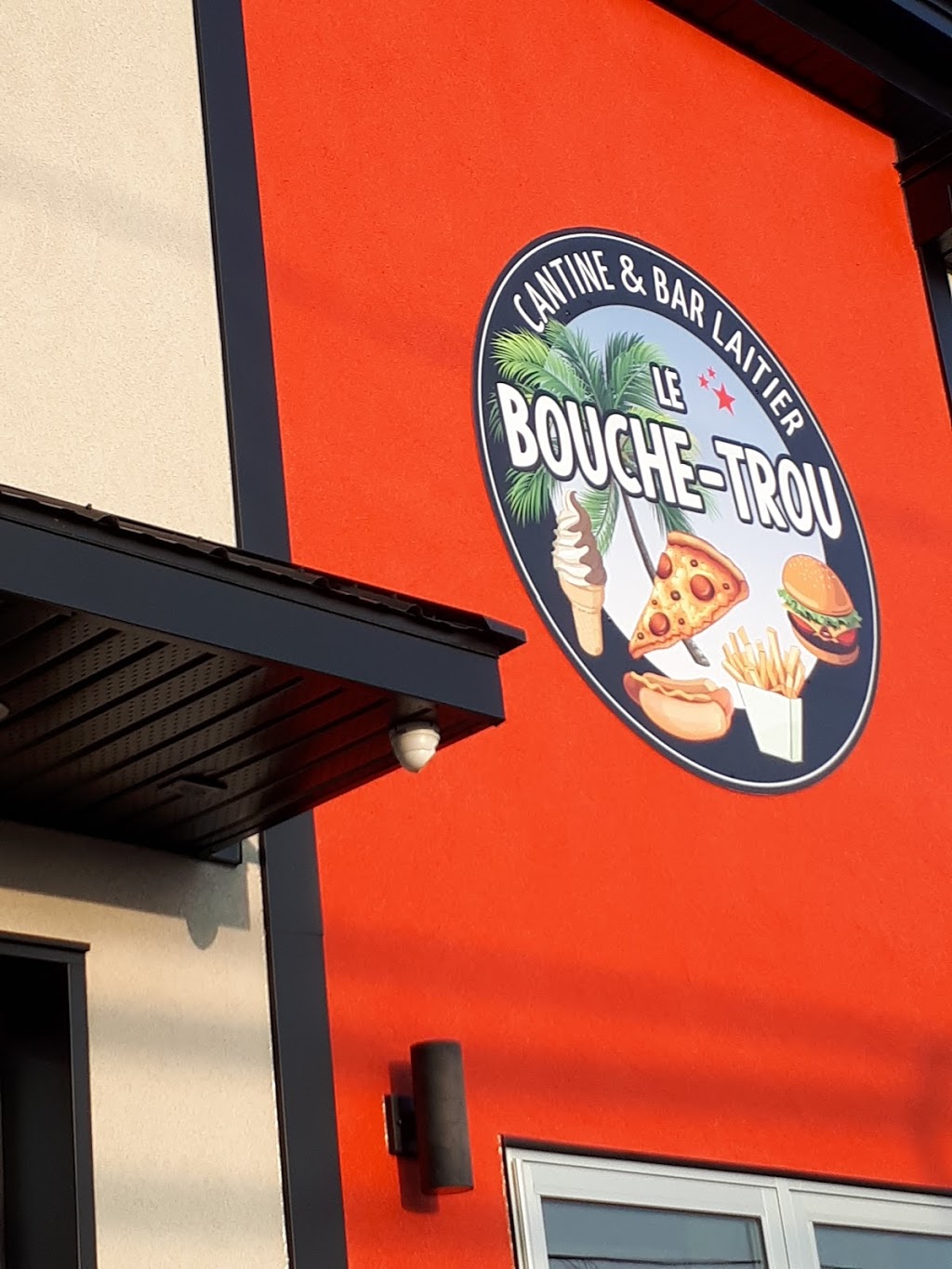 Cantine & Pizzéria Le Bouche-Trou | 11 Route 137 SUD, Sainte-Cécile-de-Milton, QC J0E 2C0, Canada | Phone: (450) 956-9595