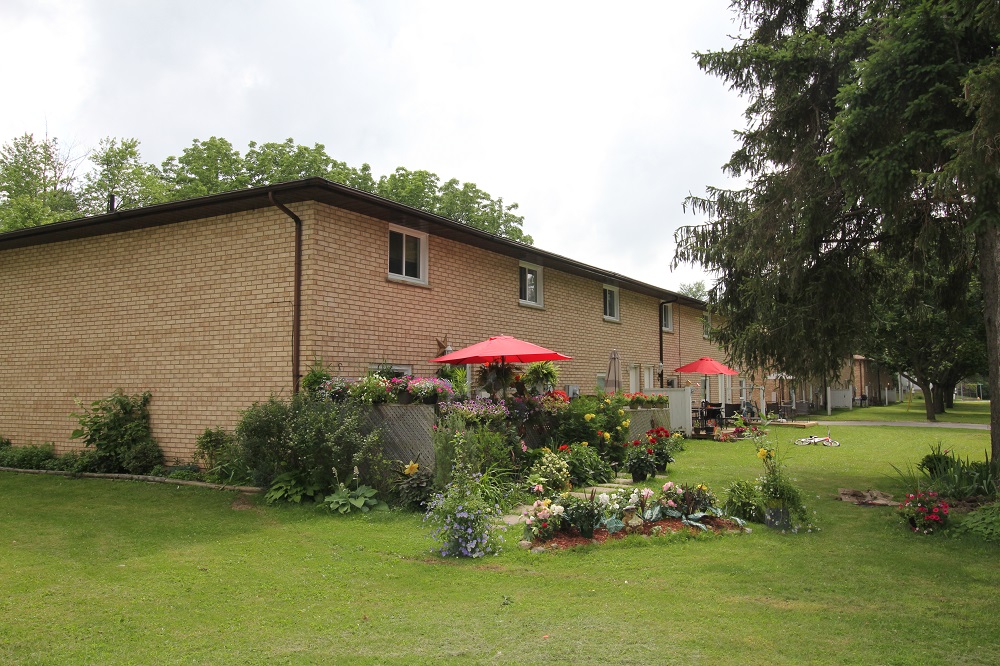 Alvinston Townhomes | 8057 Lorne St, Alvinston, ON N0N 1A0, Canada | Phone: (226) 213-4000