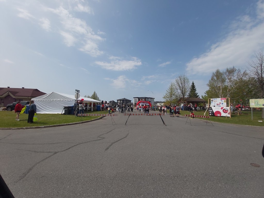 Chapiteau Du Lac | 1985 Rte St Alphonse, Saint-Bruno, QC G0W 2L0, Canada | Phone: (418) 487-8863