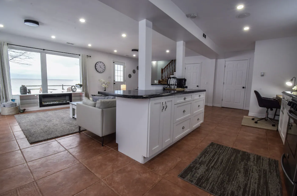COTTAGE ON LAKE | 57 Lakeridge Blvd, Lowbanks, ON N0A 1K0, Canada | Phone: (416) 346-5000