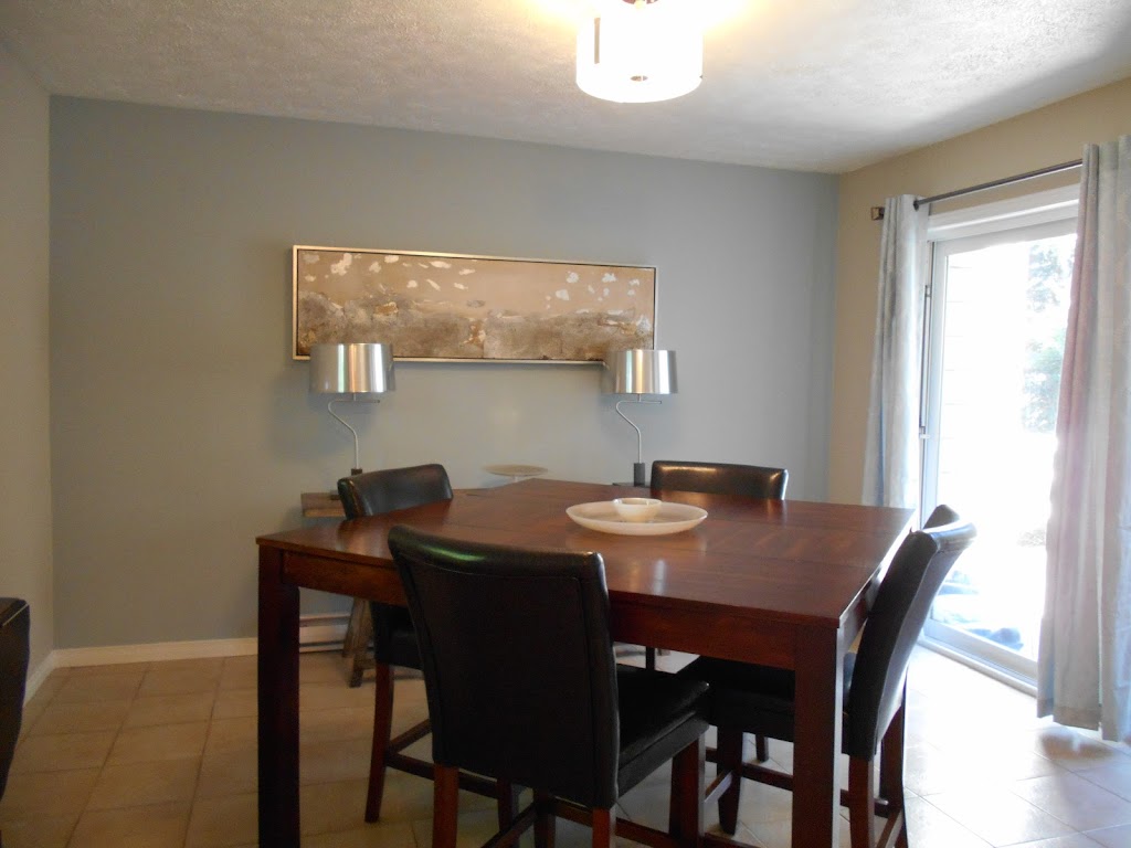 Modern Lake House | 210 Bay St, Southampton, ON N0H 2L0, Canada | Phone: (519) 832-2444