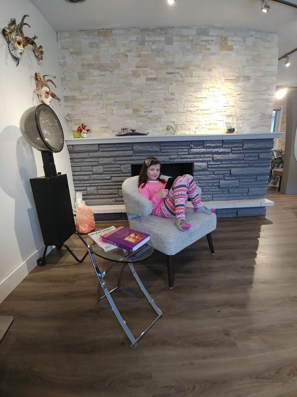 Victors | 715 Queenston Street, Winnipeg, MB R3N 0X8, Canada | Phone: (204) 453-4247